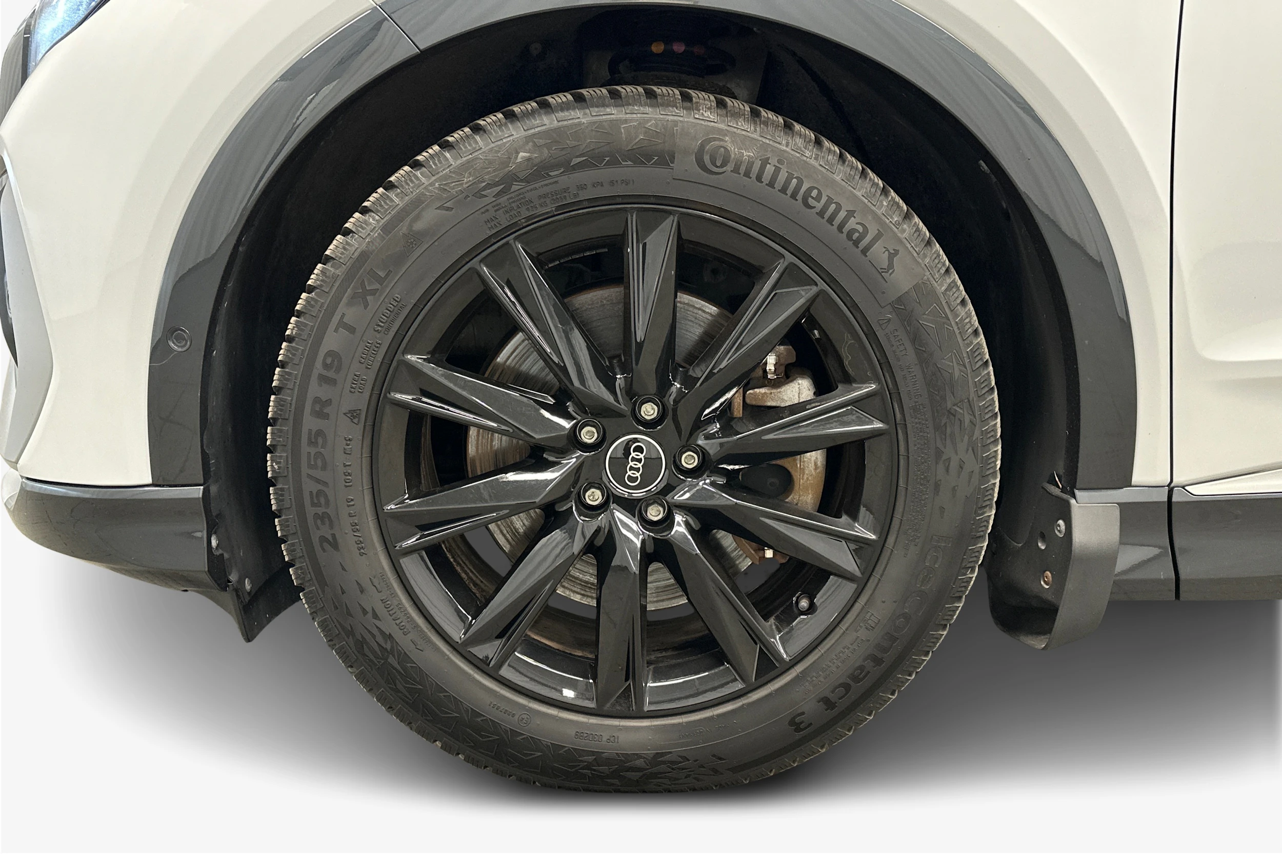 valkoinen Audi Q4 e-tron 2023 kuva 9.