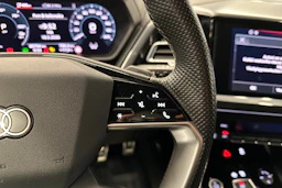 valkoinen Audi Q4 e-tron 2023 kuva 12.