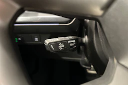 valkoinen Audi Q4 e-tron 2023 kuva 13.