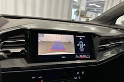 valkoinen Audi Q4 e-tron 2023 kuva 16.