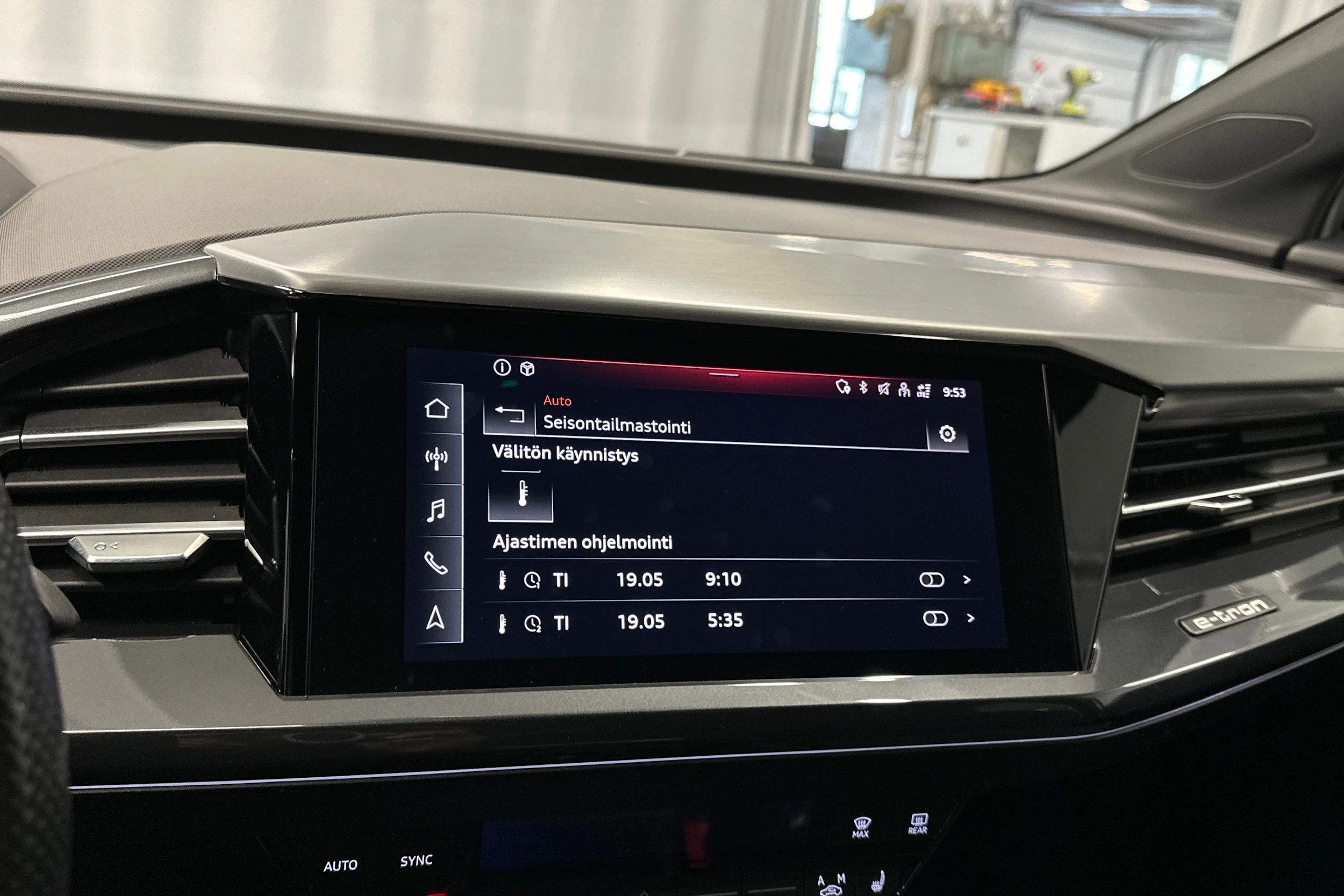 valkoinen Audi Q4 e-tron 2023 kuva 17.