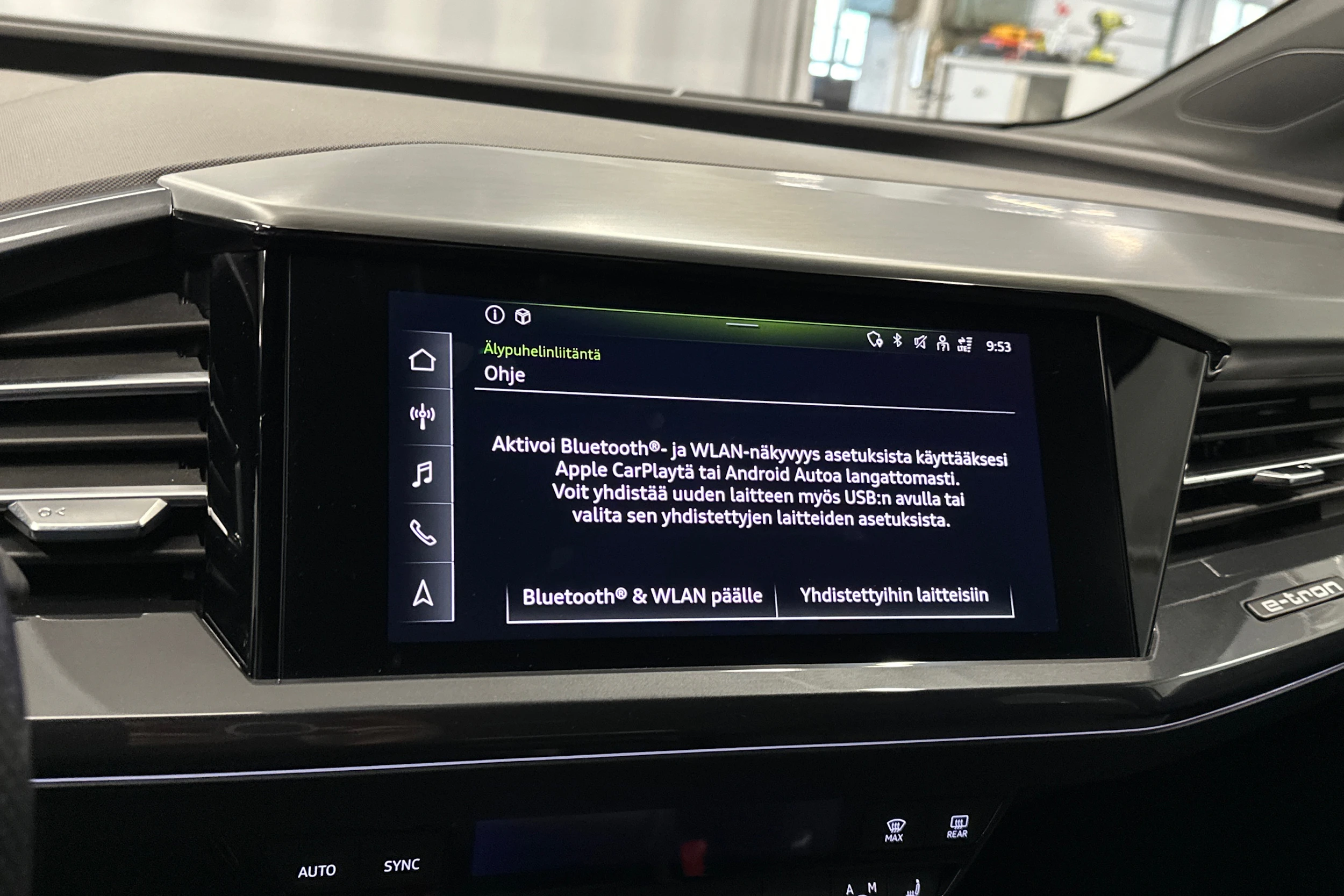 valkoinen Audi Q4 e-tron 2023 kuva 18.