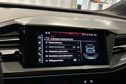 valkoinen Audi Q4 e-tron 2023 kuva 19.
