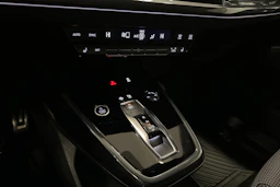 valkoinen Audi Q4 e-tron 2023 kuva 21.