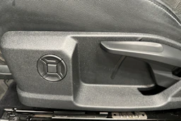 valkoinen Audi Q4 e-tron 2023 kuva 23.