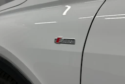 valkoinen Audi Q4 e-tron 2023 kuva 28.