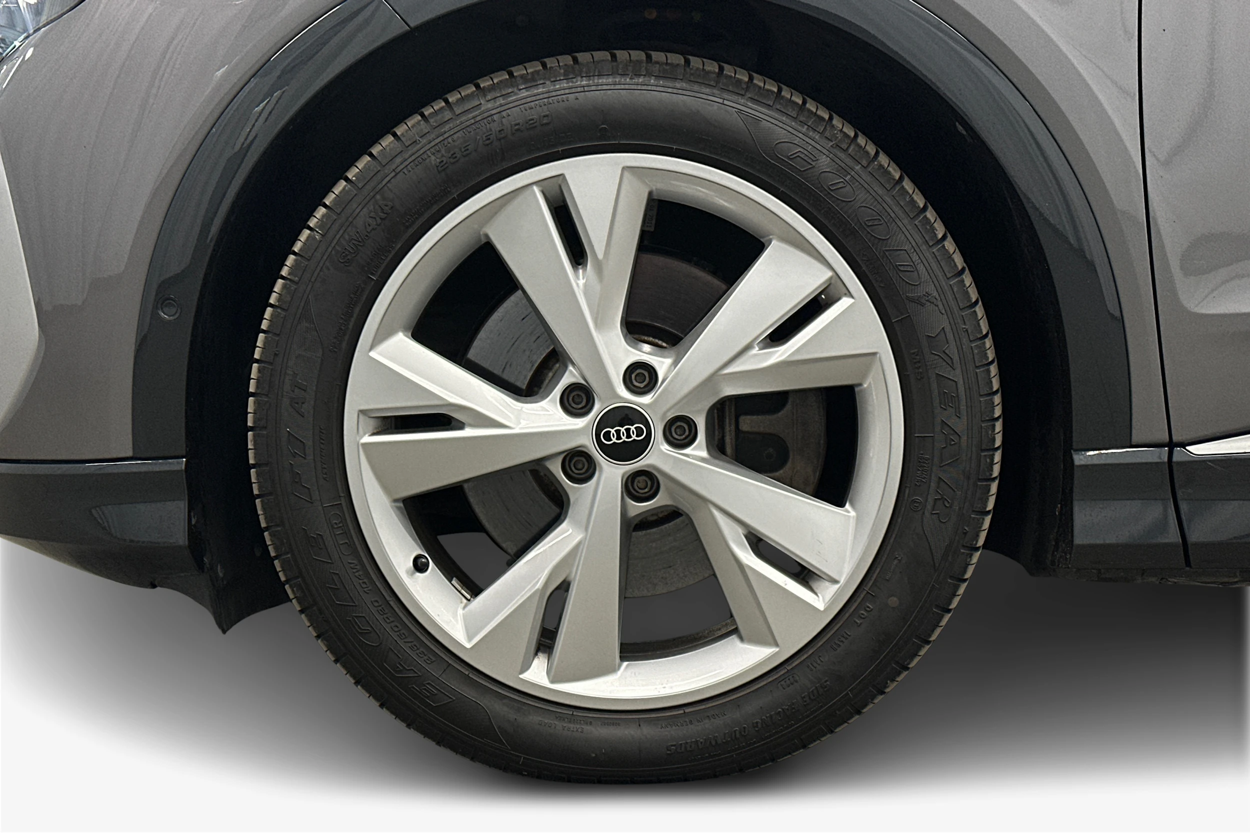 harmaa Audi Q4 e-tron 2023 kuva 12.