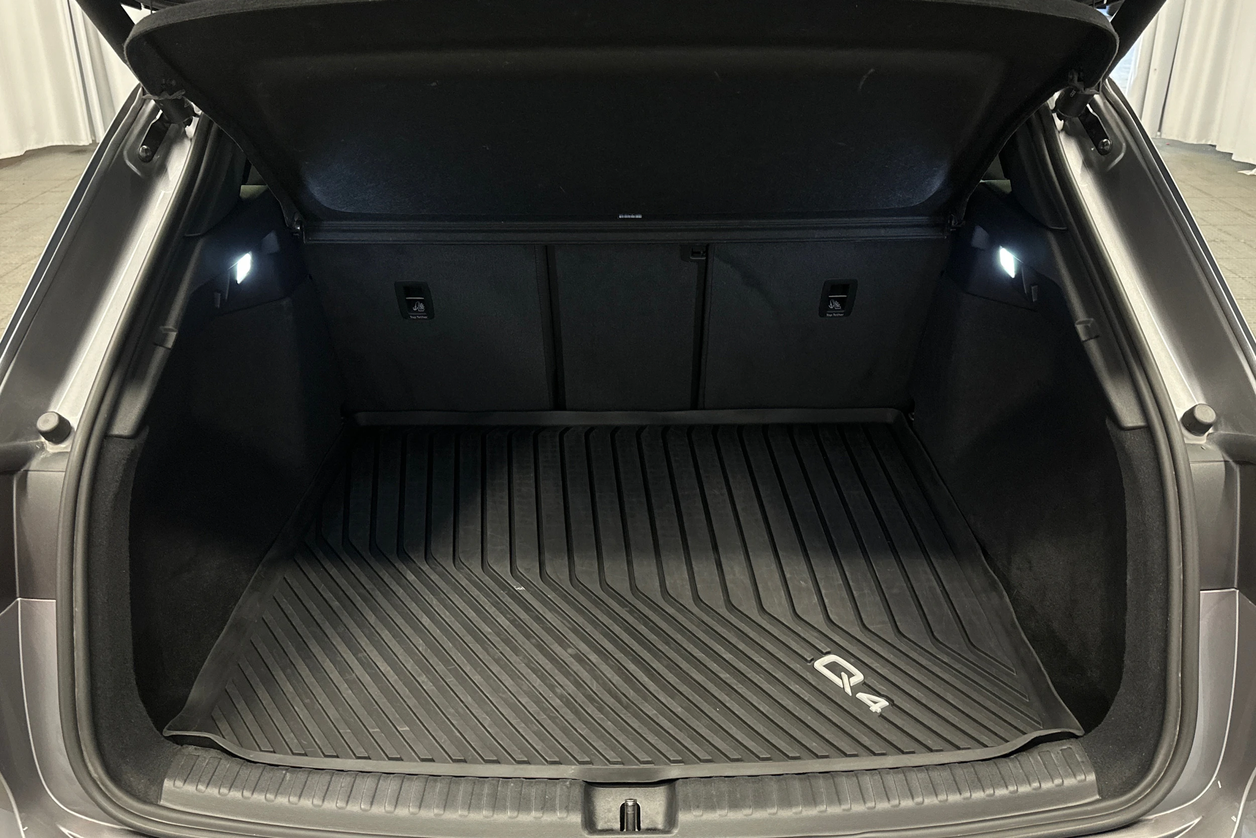 harmaa Audi Q4 e-tron 2023 kuva 15.