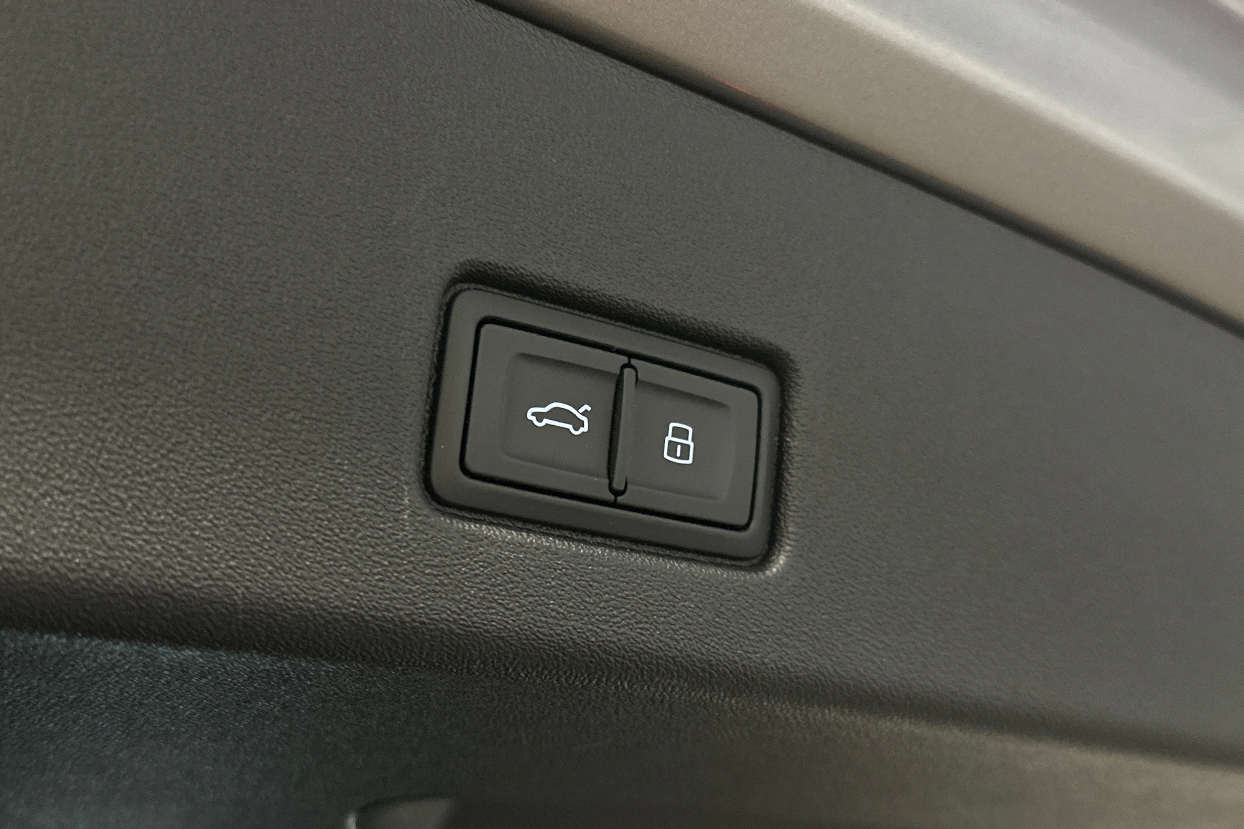 harmaa Audi Q4 e-tron 2023 kuva 16.