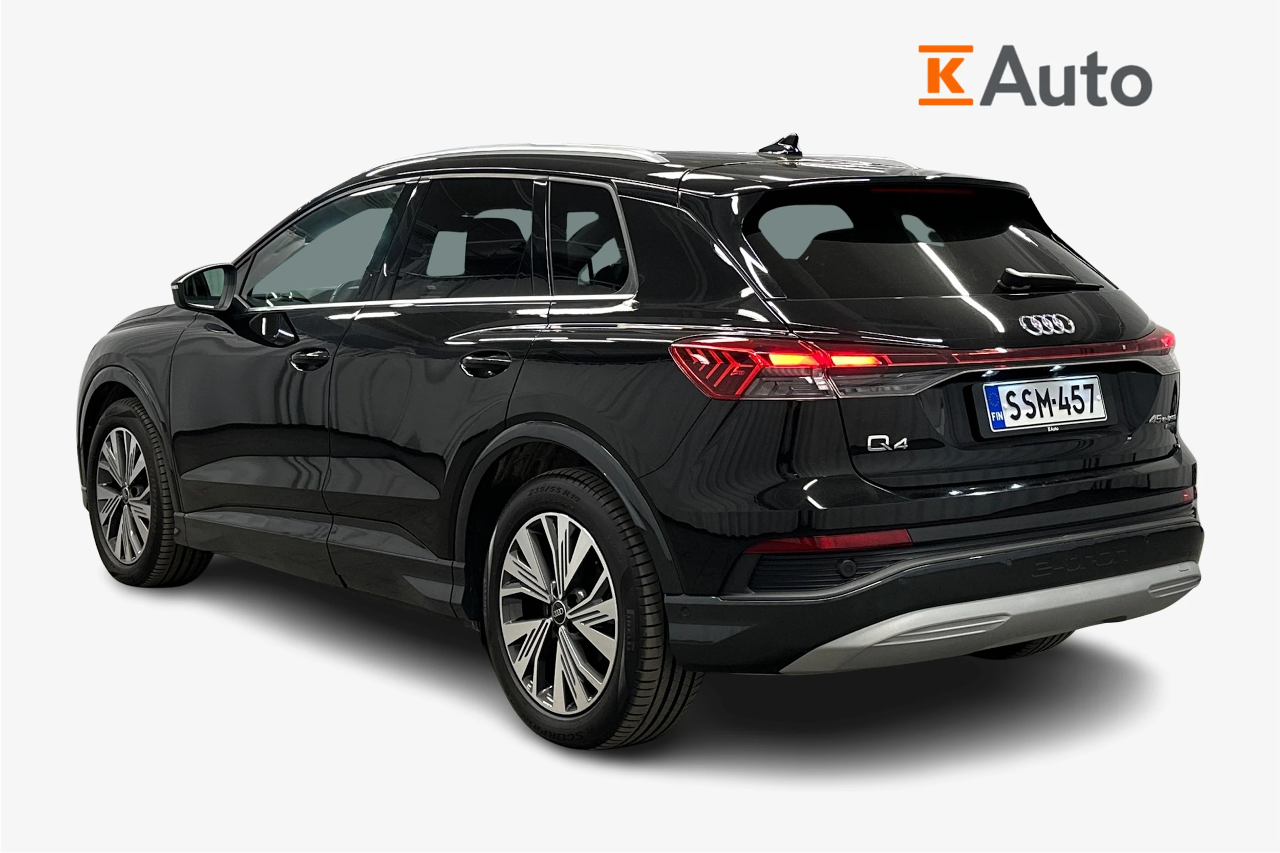 musta Audi Q4 e-tron 2023 kuva 3.