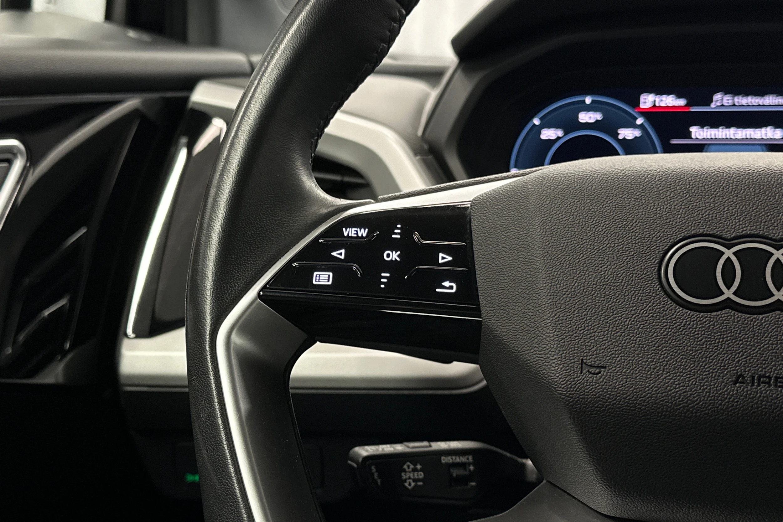 musta Audi Q4 e-tron 2023 kuva 20.