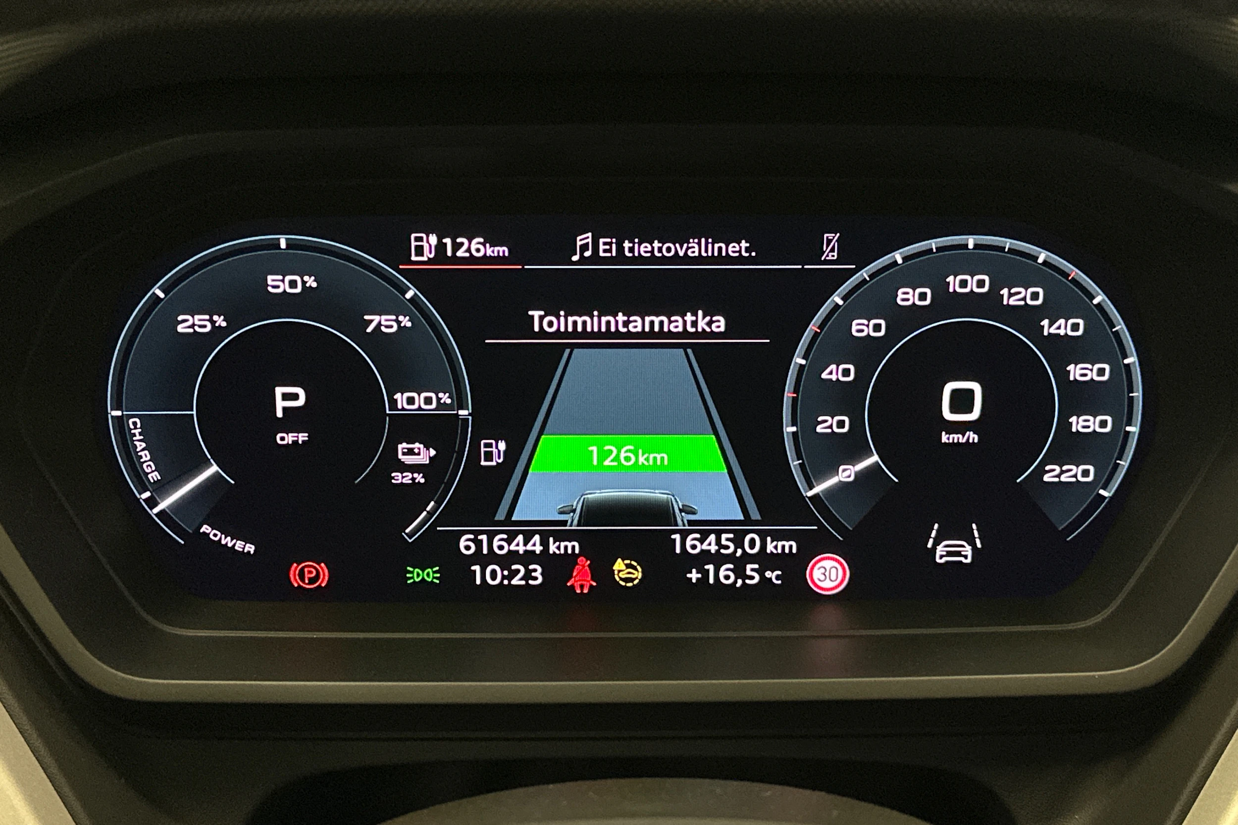musta Audi Q4 e-tron 2023 kuva 23.
