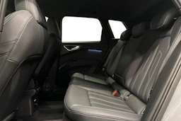 harmaa Audi Q4 e-tron 2023 kuva 8.