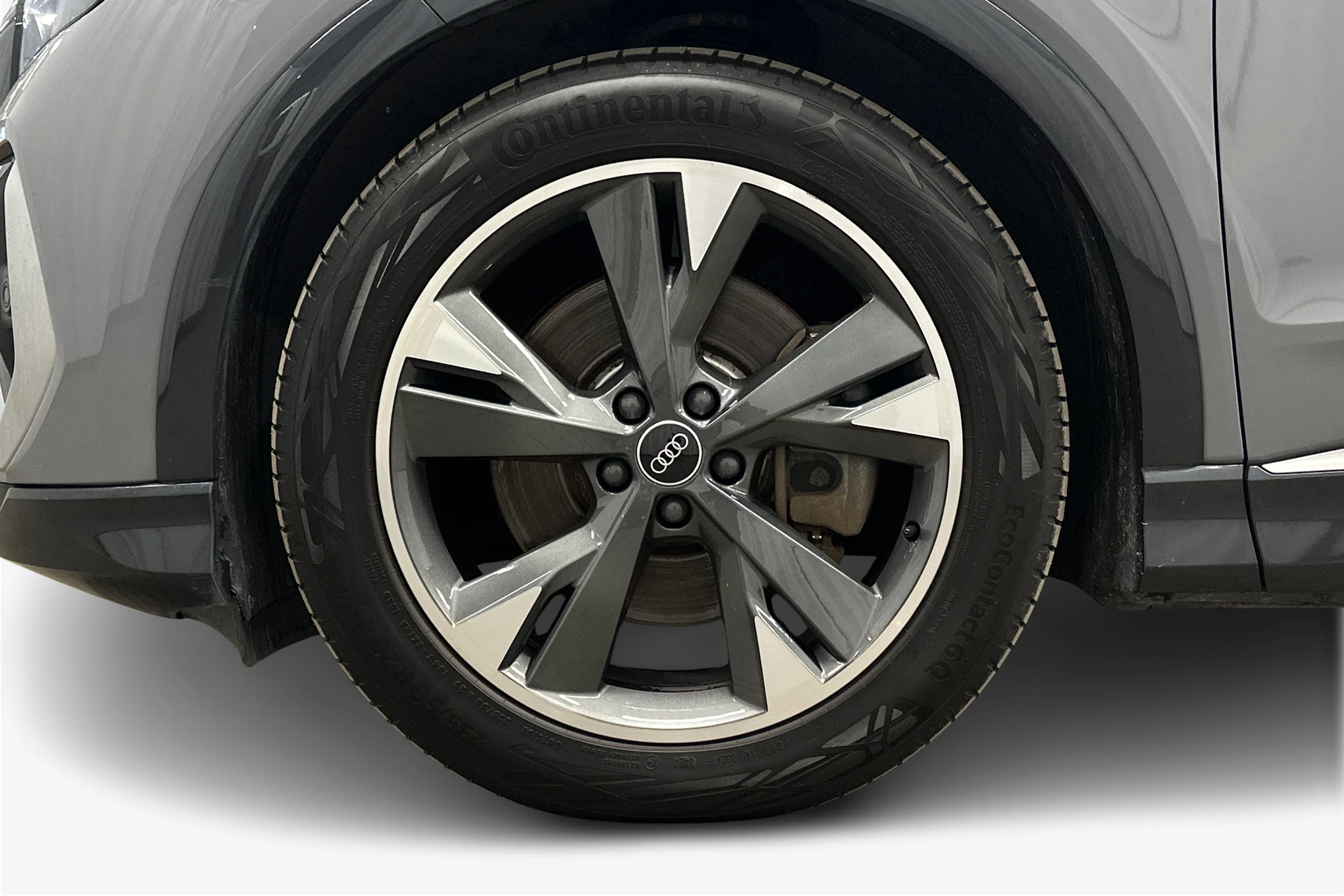 harmaa Audi Q4 e-tron 2023 kuva 9.