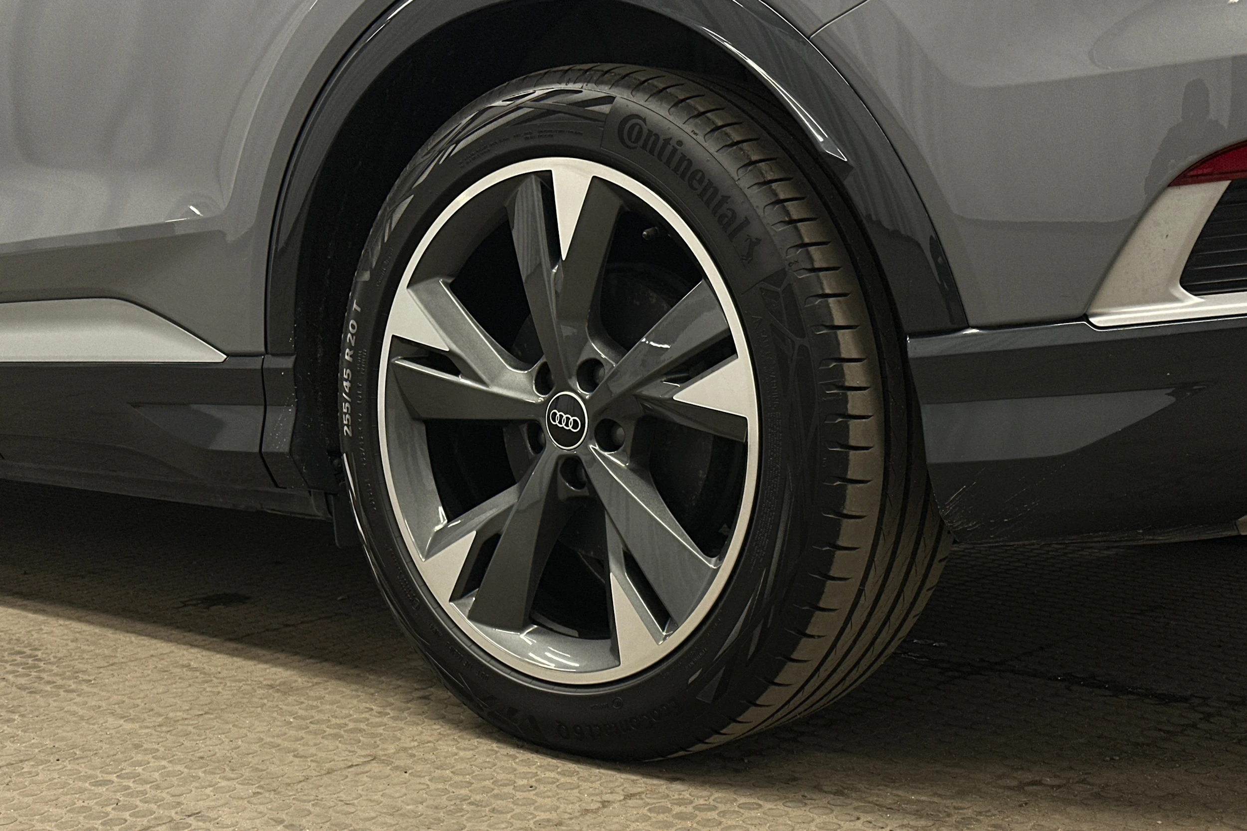 harmaa Audi Q4 e-tron 2023 kuva 10.