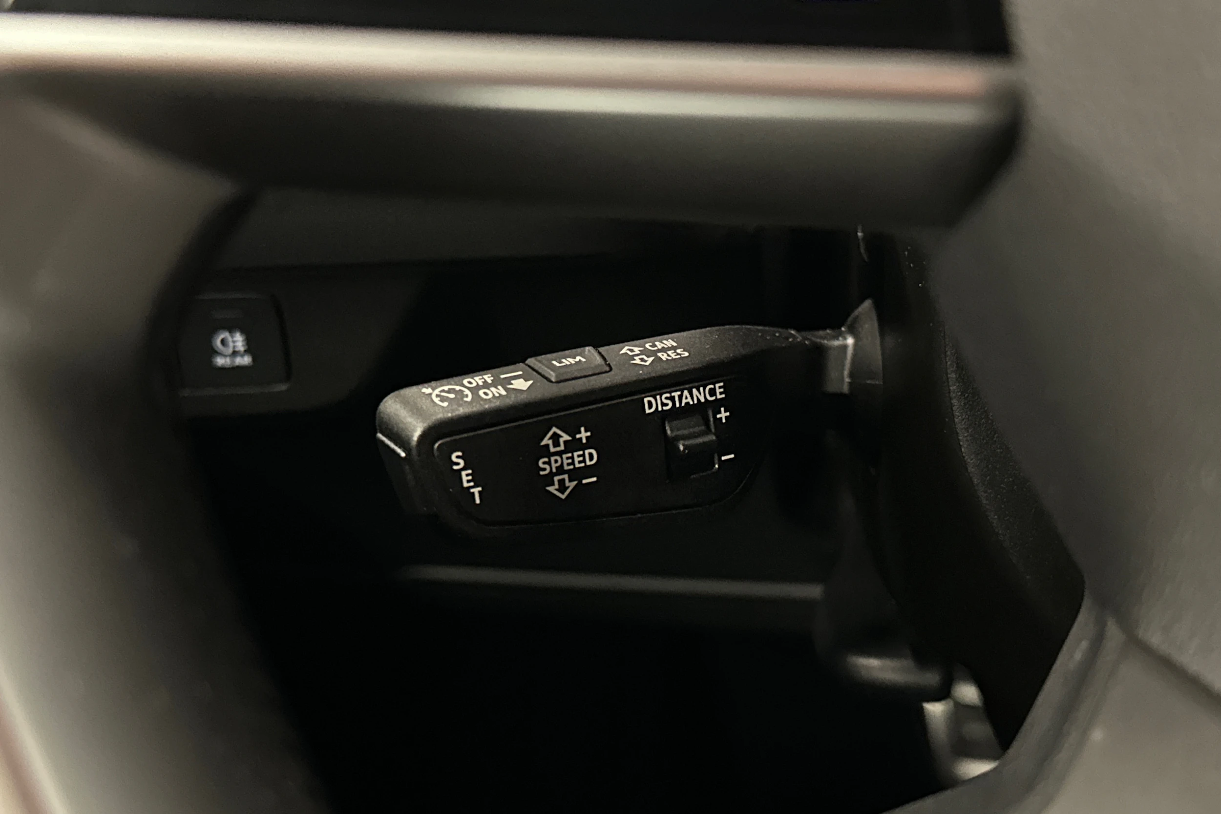harmaa Audi Q4 e-tron 2023 kuva 19.