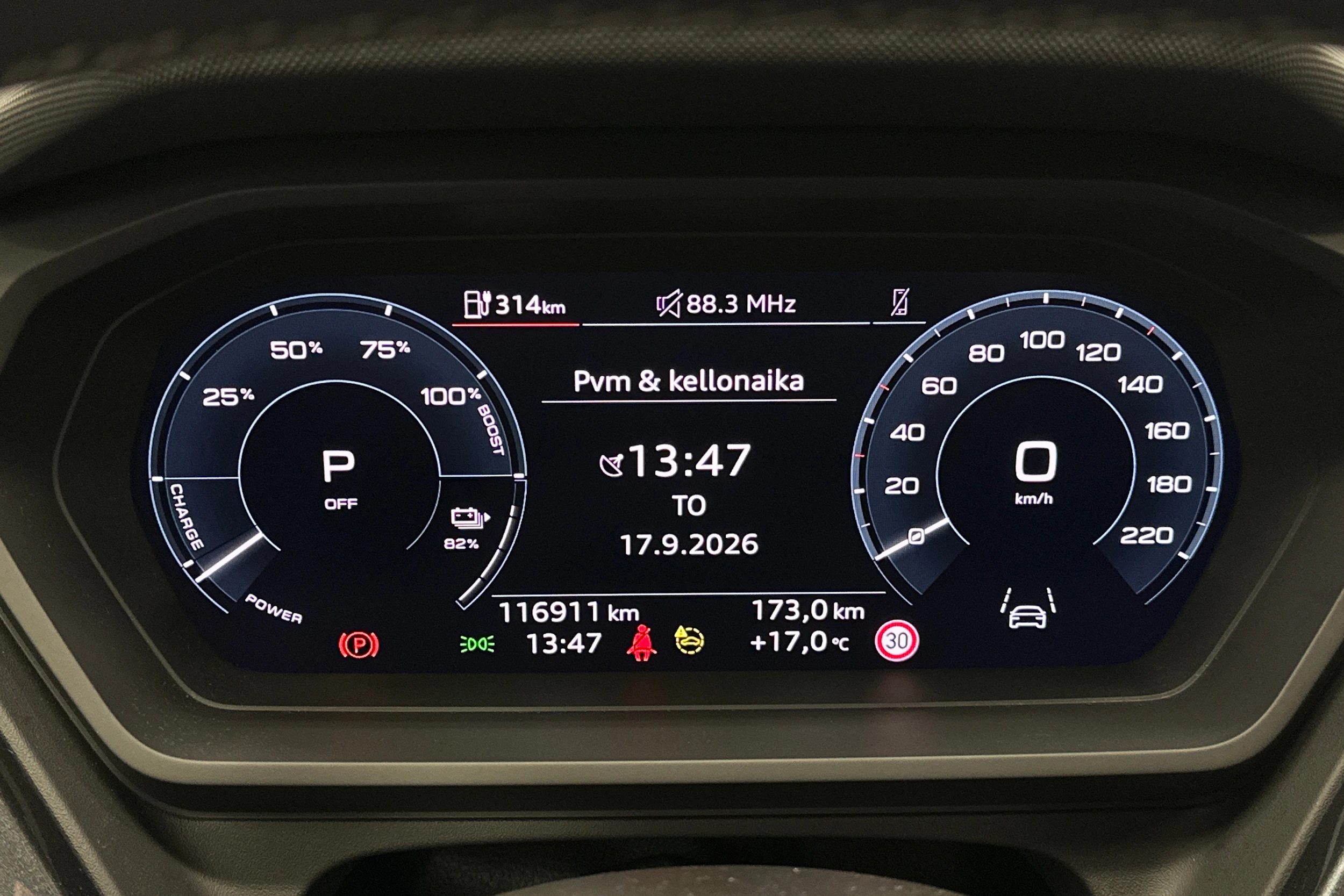 harmaa Audi Q4 e-tron 2023 kuva 20.