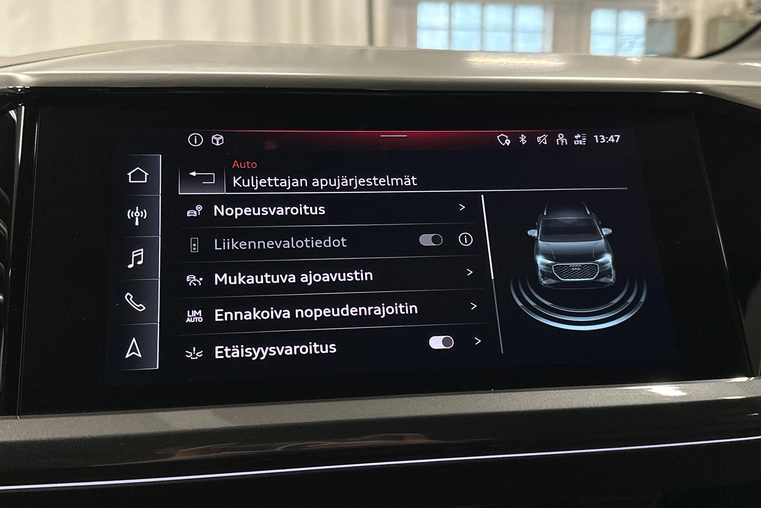 harmaa Audi Q4 e-tron 2023 kuva 23.