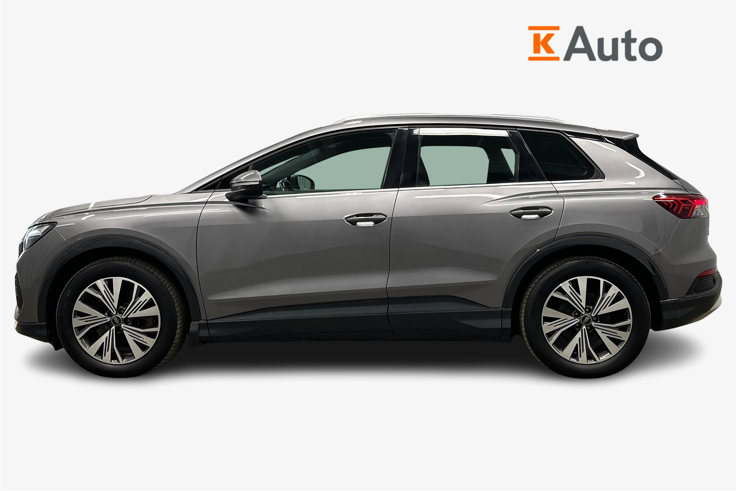 harmaa Audi Q4 e-tron 2023 kuva 5.