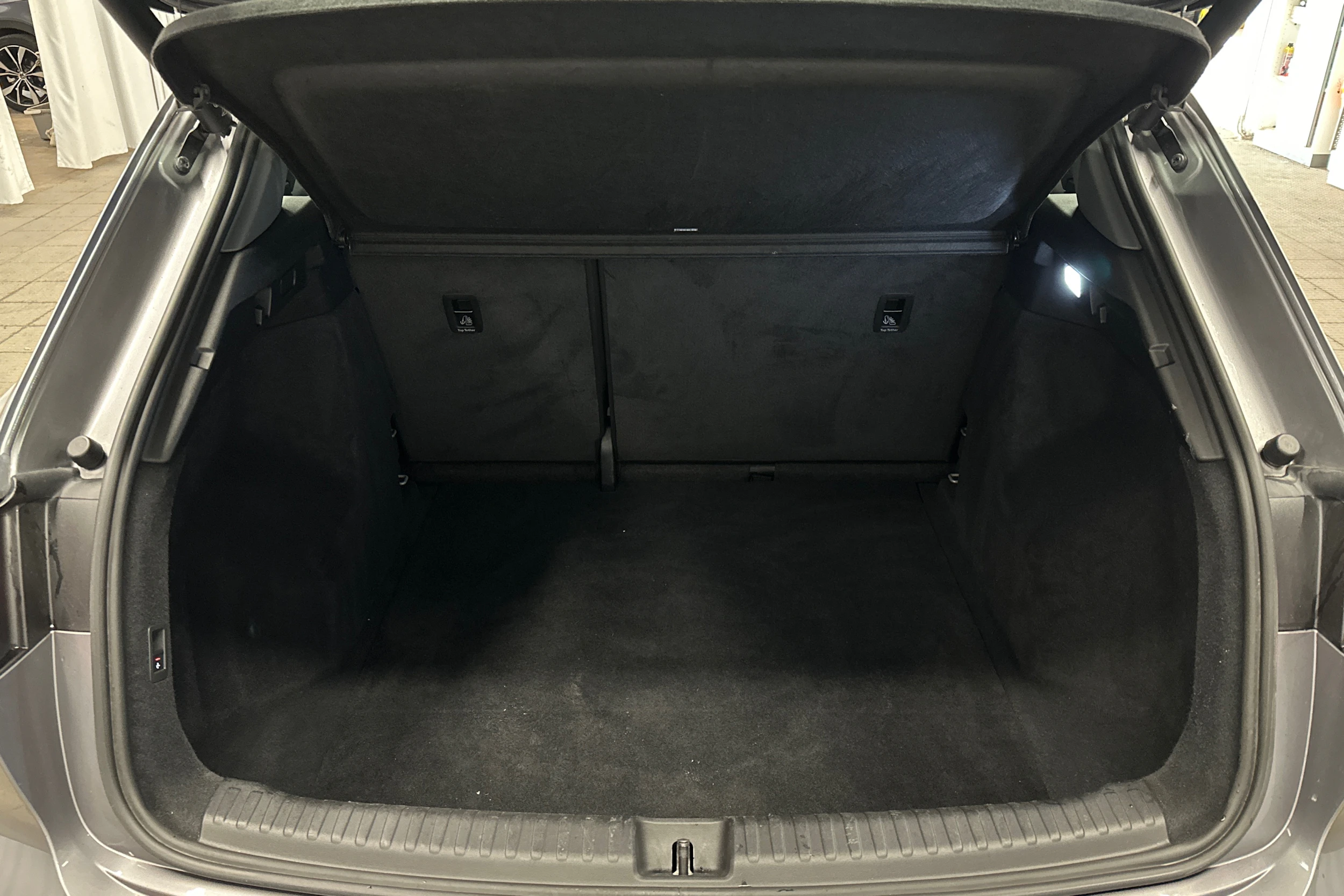 harmaa Audi Q4 e-tron 2023 kuva 11.