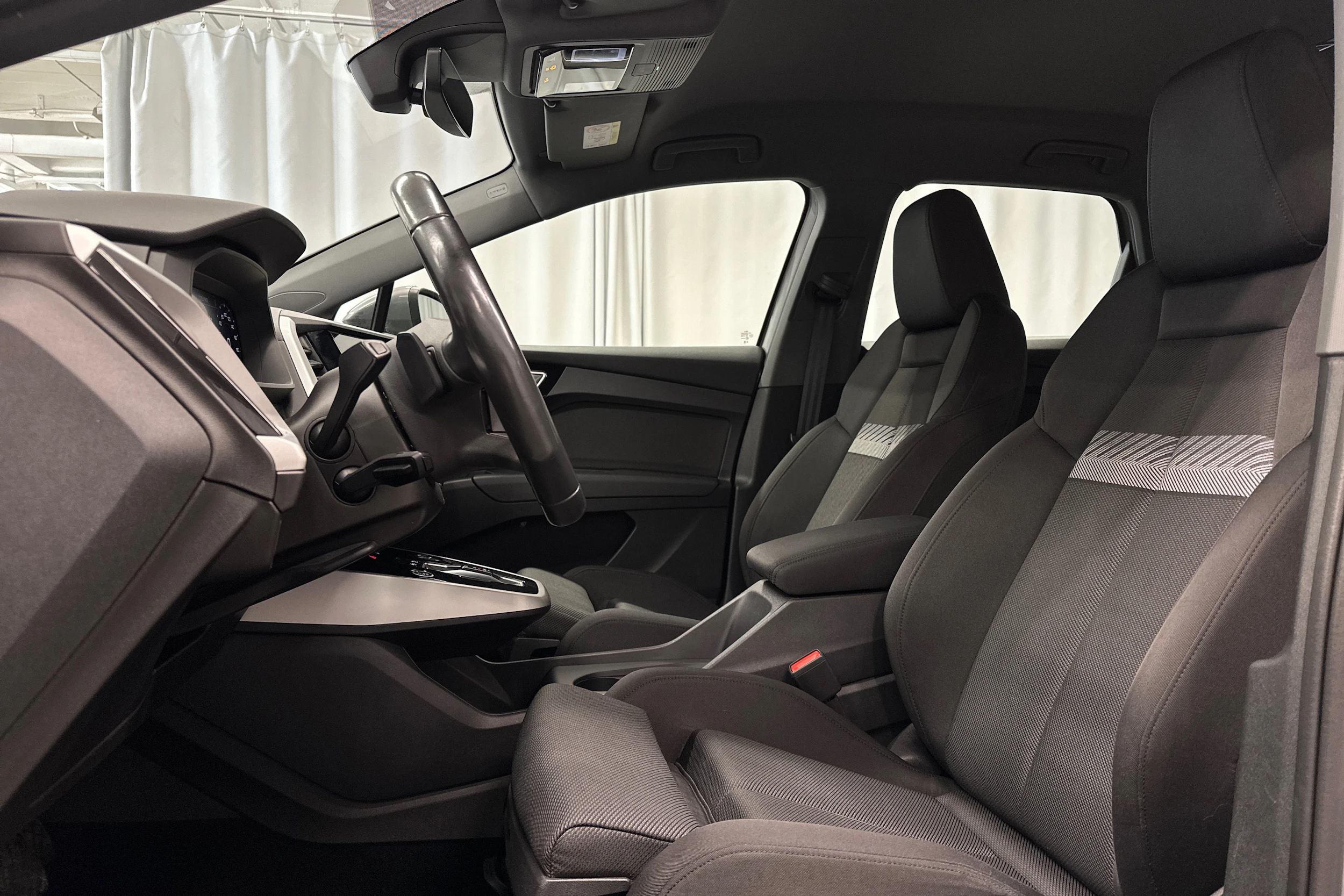 harmaa Audi Q4 e-tron 2023 kuva 15.