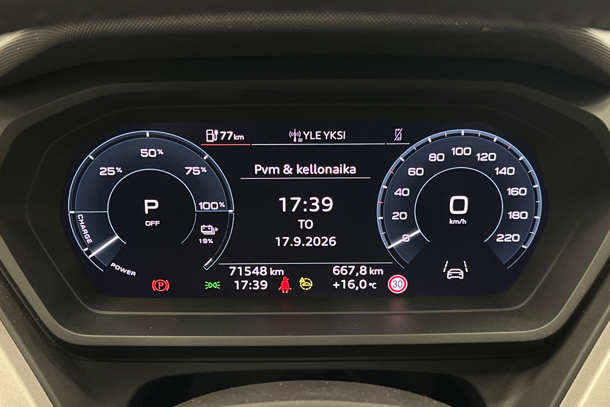 harmaa Audi Q4 e-tron 2023 kuva 20.
