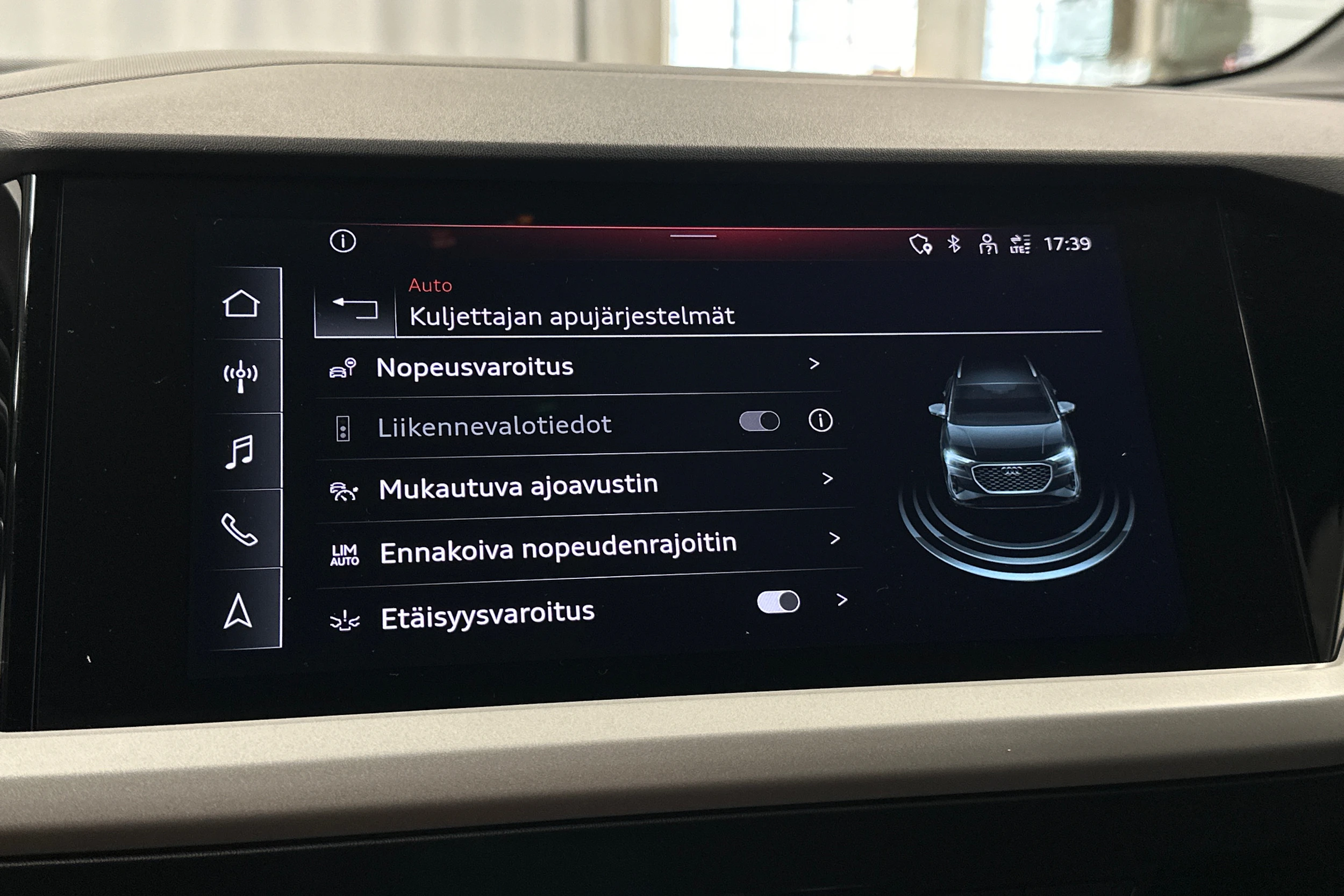 harmaa Audi Q4 e-tron 2023 kuva 23.
