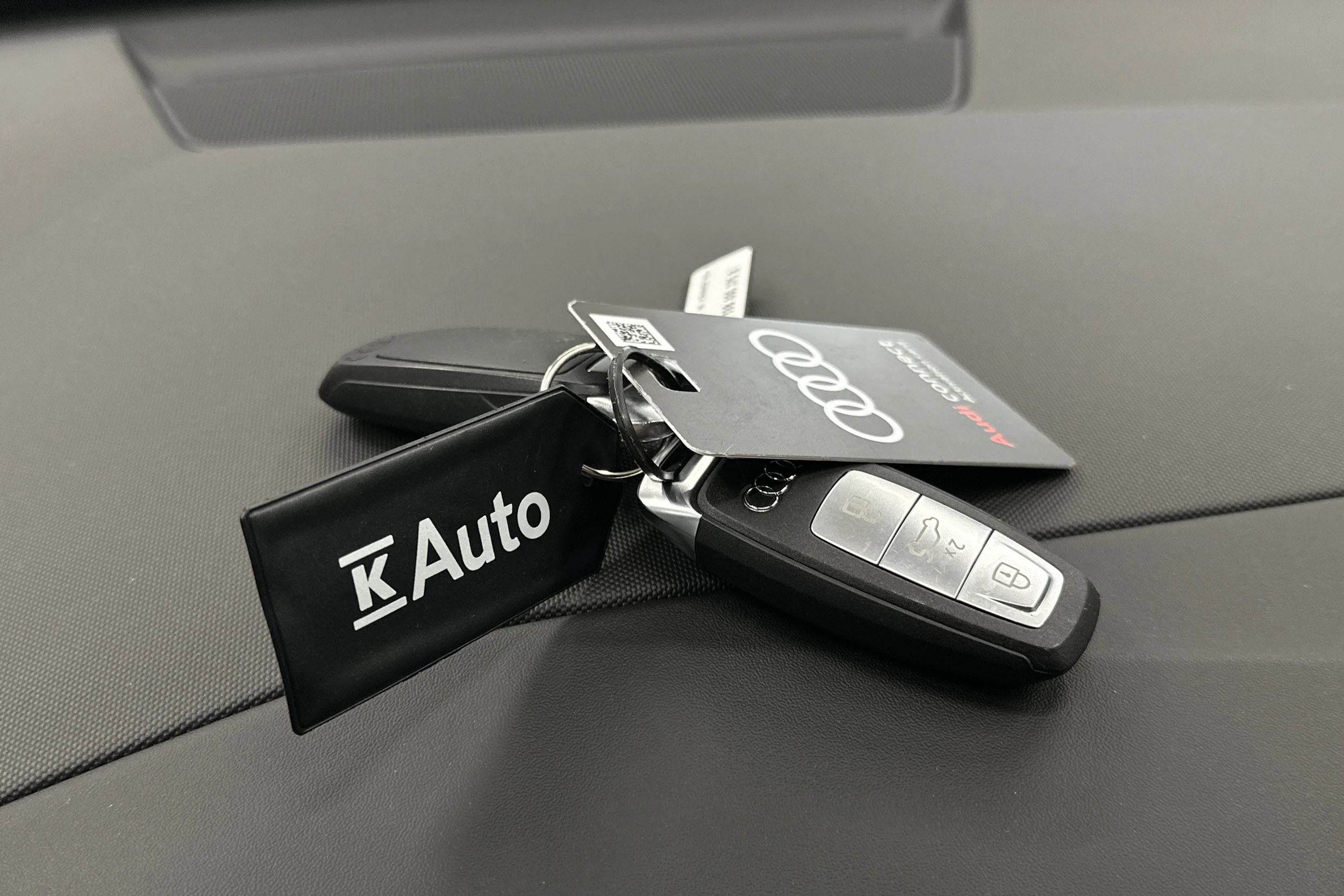 harmaa Audi Q4 e-tron 2023 kuva 28.