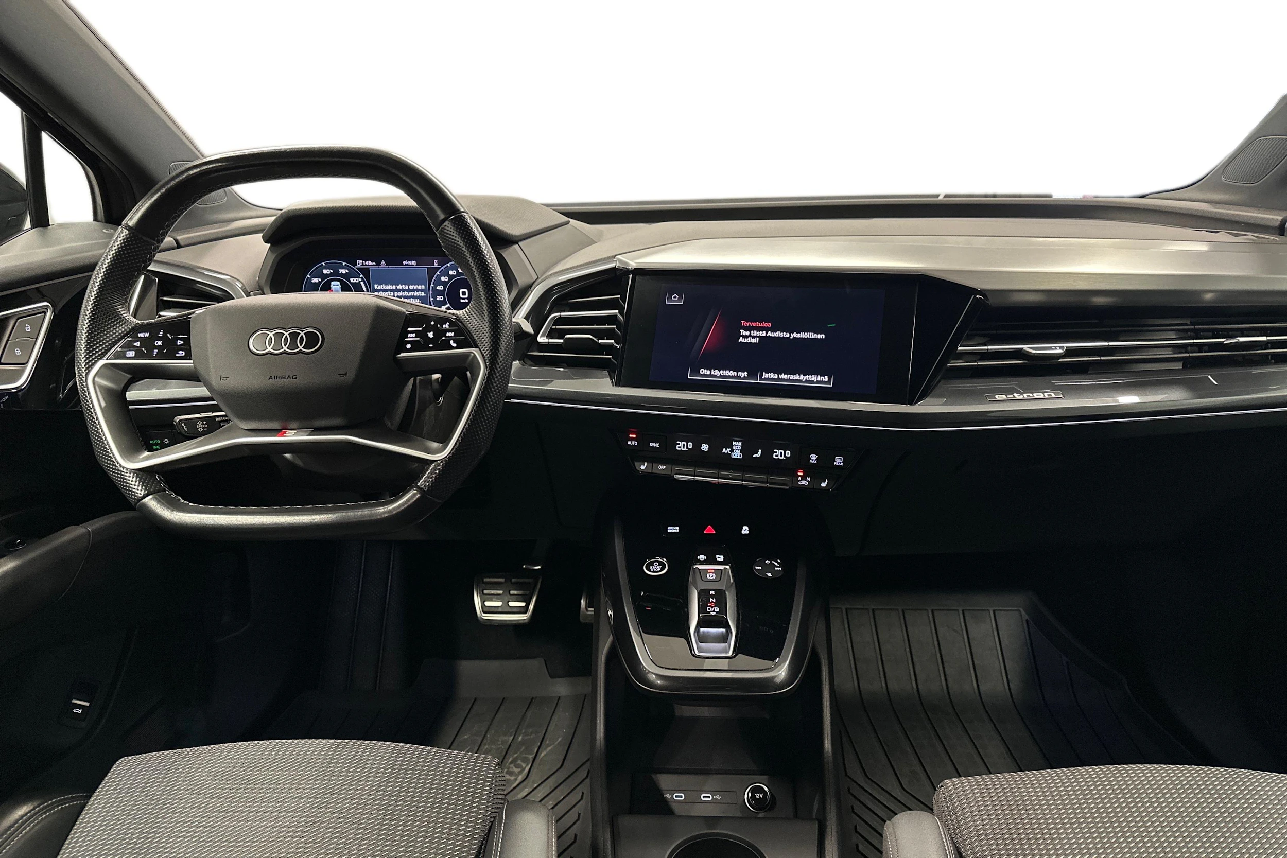 musta Audi Q4 e-tron 2023 kuva 7.