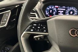 musta Audi Q4 e-tron 2023 kuva 11.