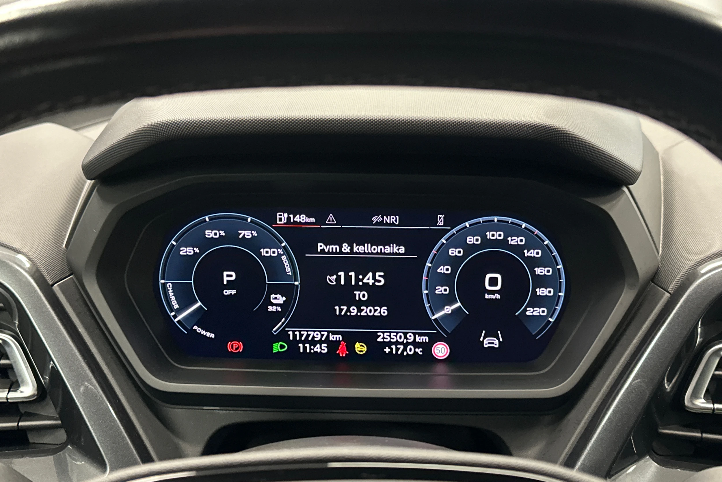 musta Audi Q4 e-tron 2023 kuva 14.