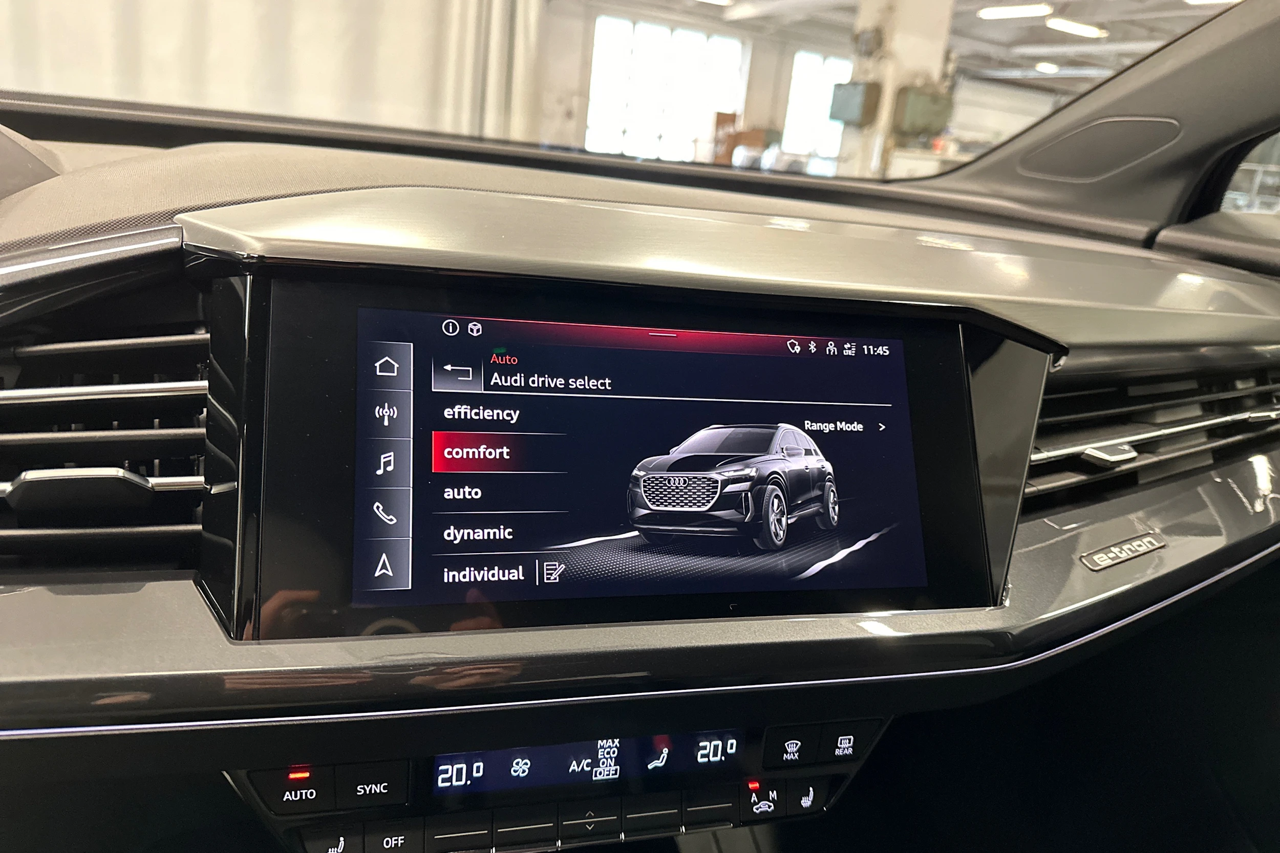 musta Audi Q4 e-tron 2023 kuva 18.