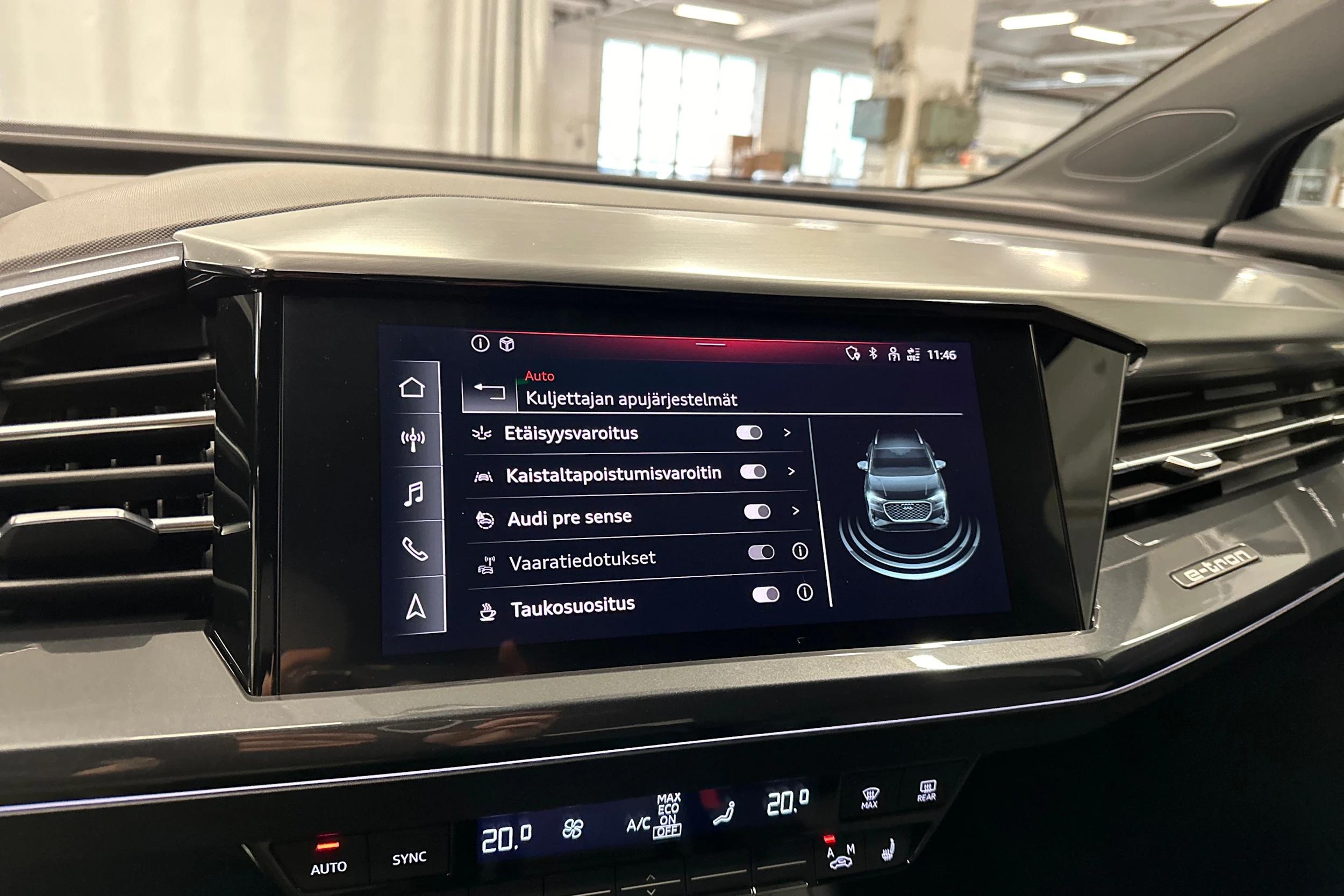 musta Audi Q4 e-tron 2023 kuva 21.