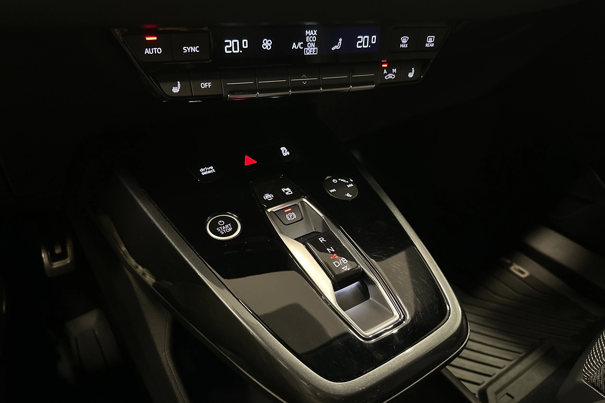 musta Audi Q4 e-tron 2023 kuva 22.
