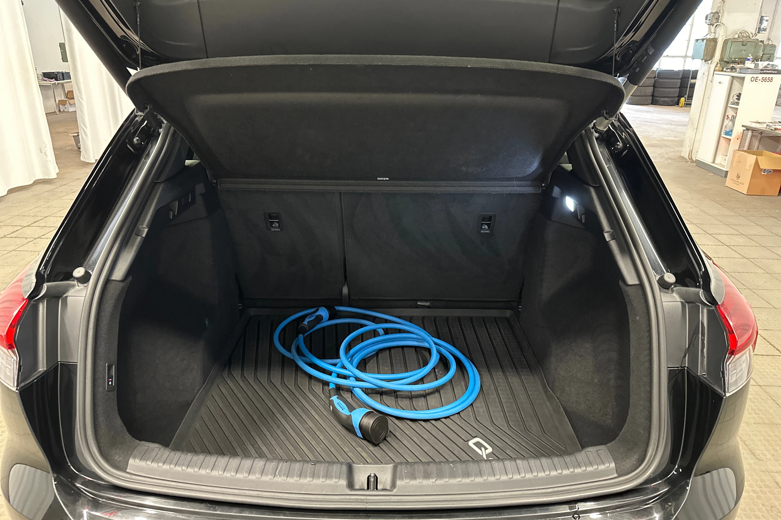 musta Audi Q4 e-tron 2023 kuva 25.