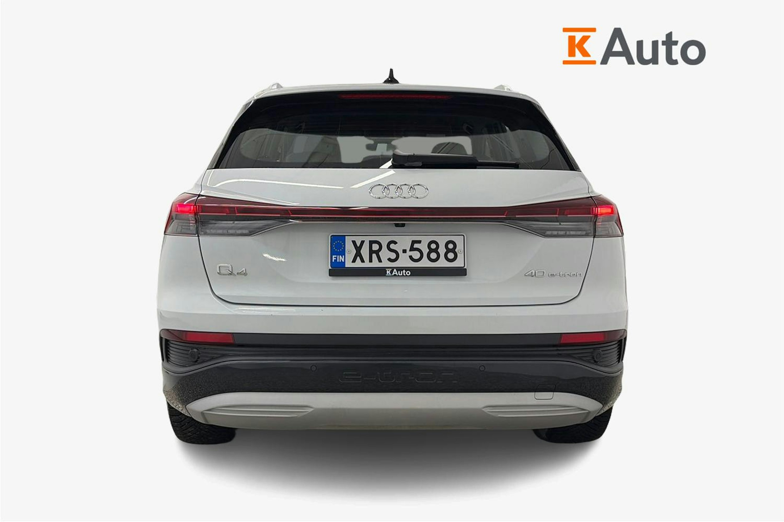 valkoinen Audi Q4 e-tron 2023 kuva 3.