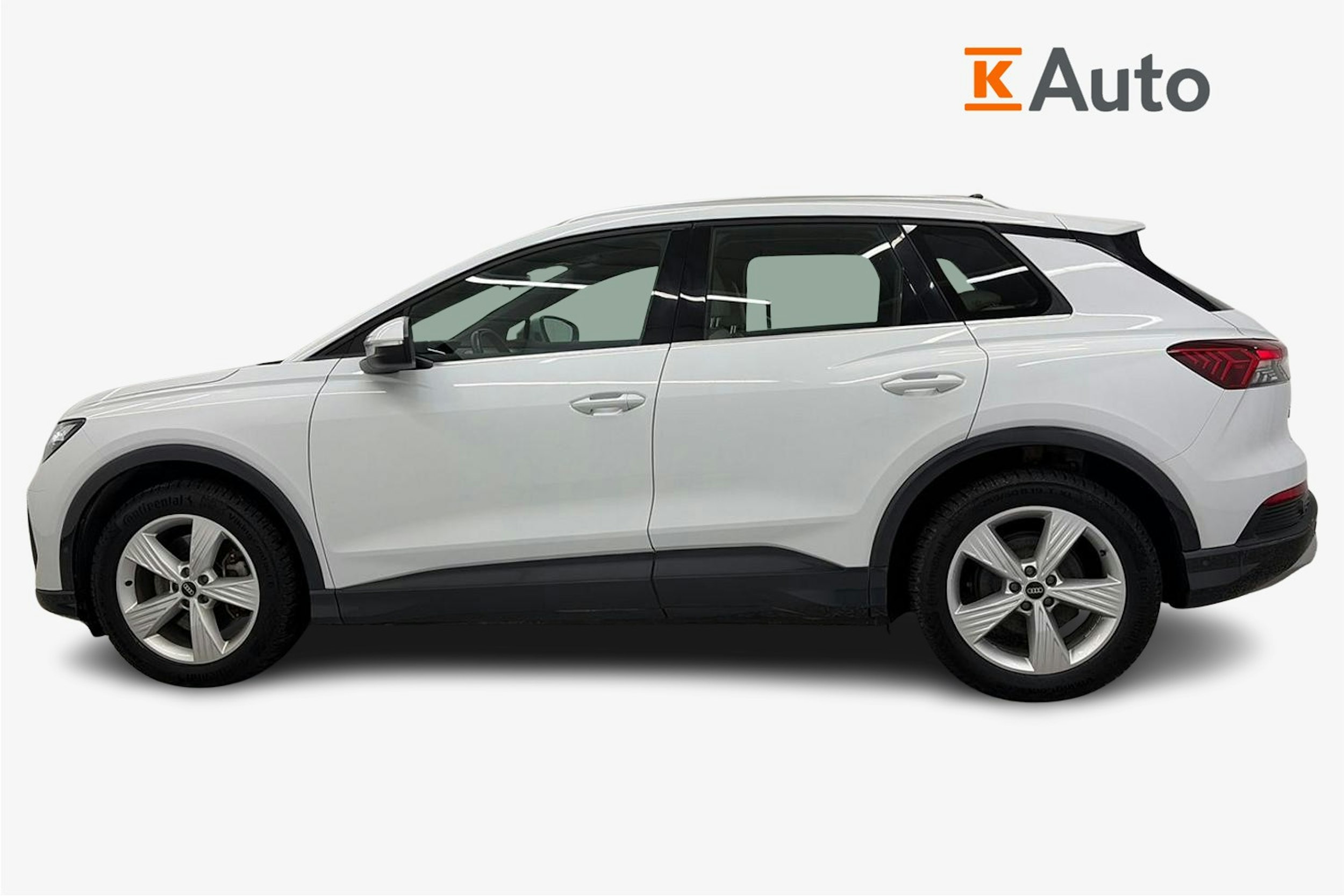 valkoinen Audi Q4 e-tron 2023 kuva 6.