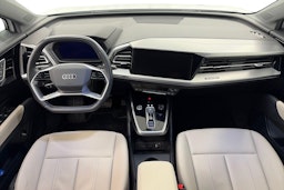valkoinen Audi Q4 e-tron 2023 kuva 9.
