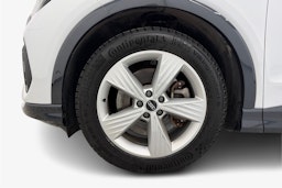 valkoinen Audi Q4 e-tron 2023 kuva 11.