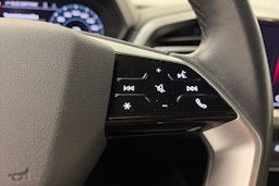 valkoinen Audi Q4 e-tron 2023 kuva 18.