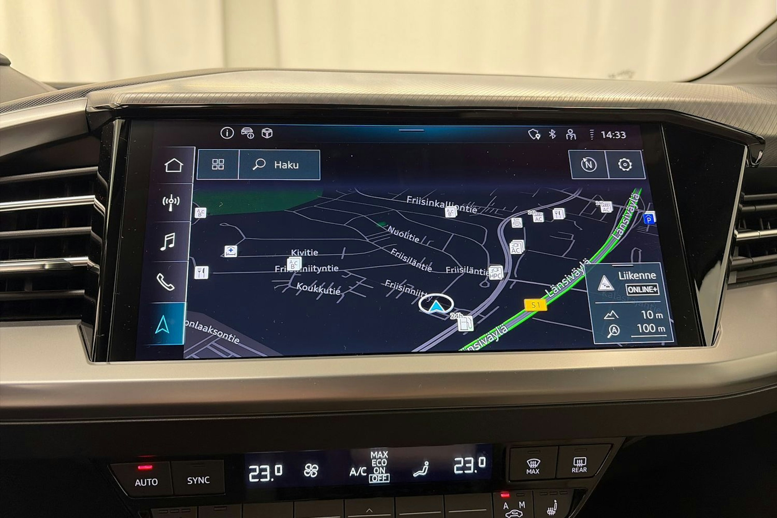 valkoinen Audi Q4 e-tron 2023 kuva 20.