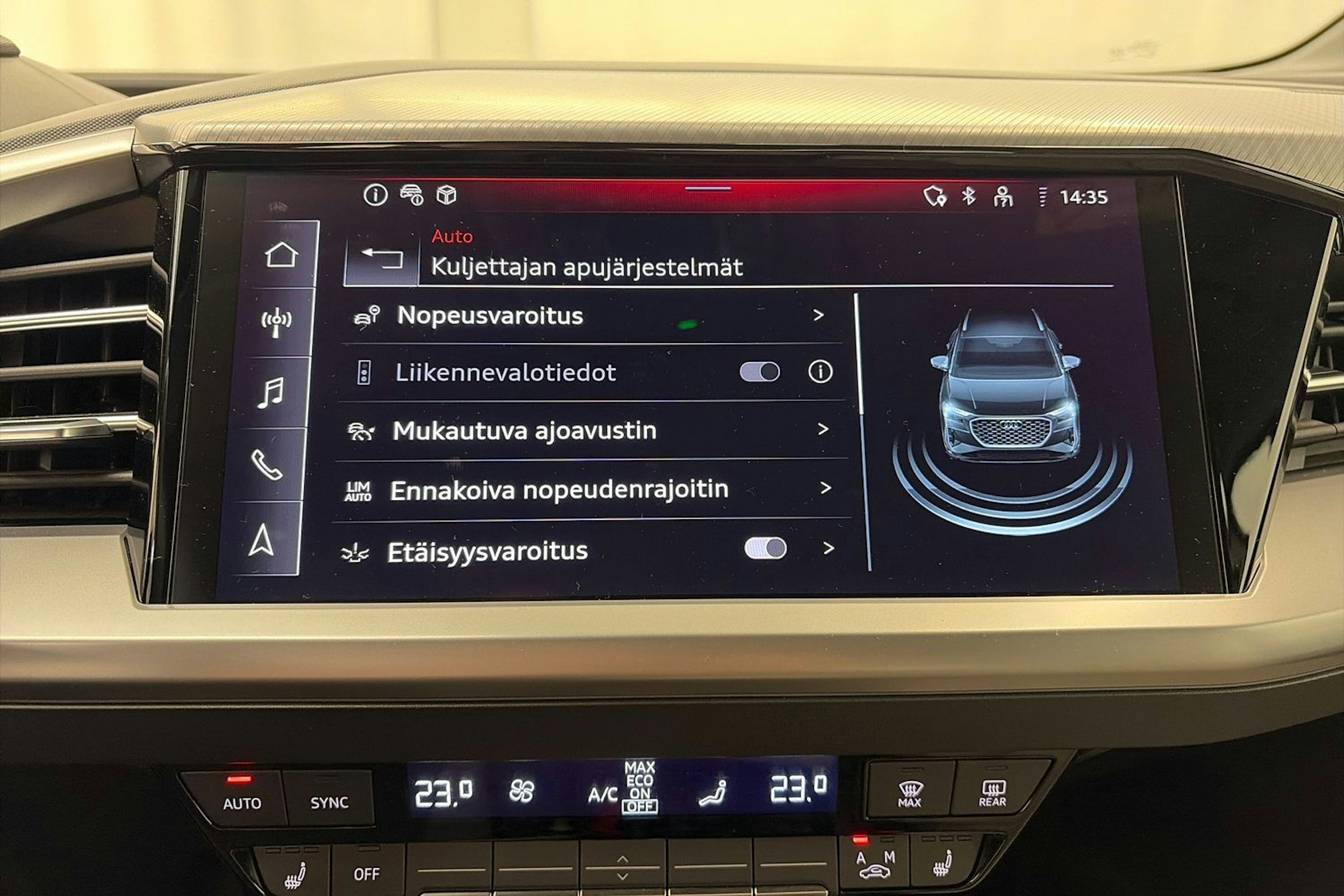 valkoinen Audi Q4 e-tron 2023 kuva 24.