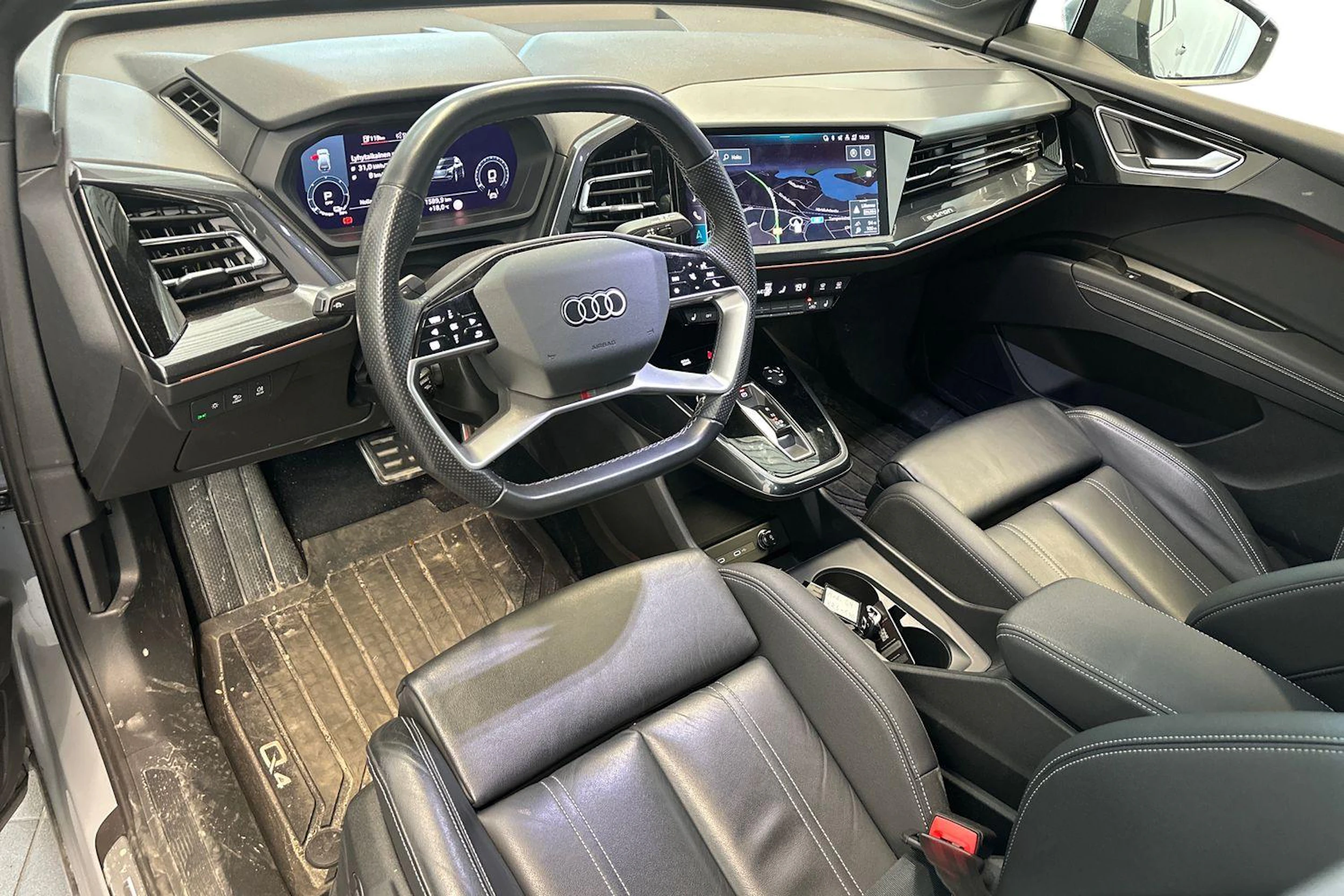 harmaa Audi Q4 e-tron 2023 kuva 3.