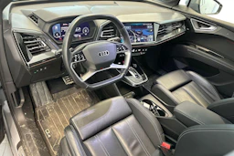 harmaa Audi Q4 e-tron 2023 kuva 3.