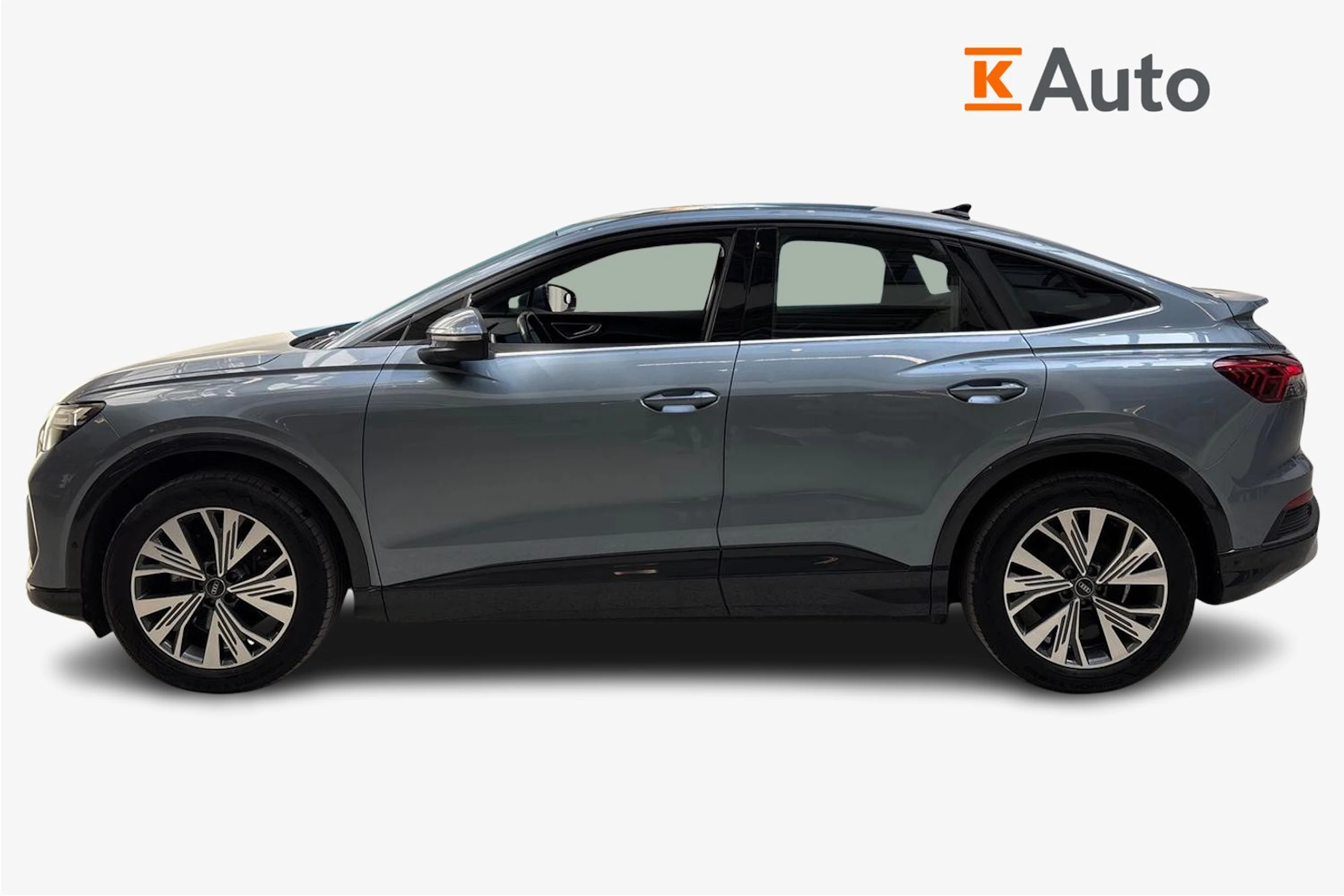 Sininen Audi Q4 e-tron 2023 kuva 5.