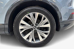 Sininen Audi Q4 e-tron 2023 kuva 9.