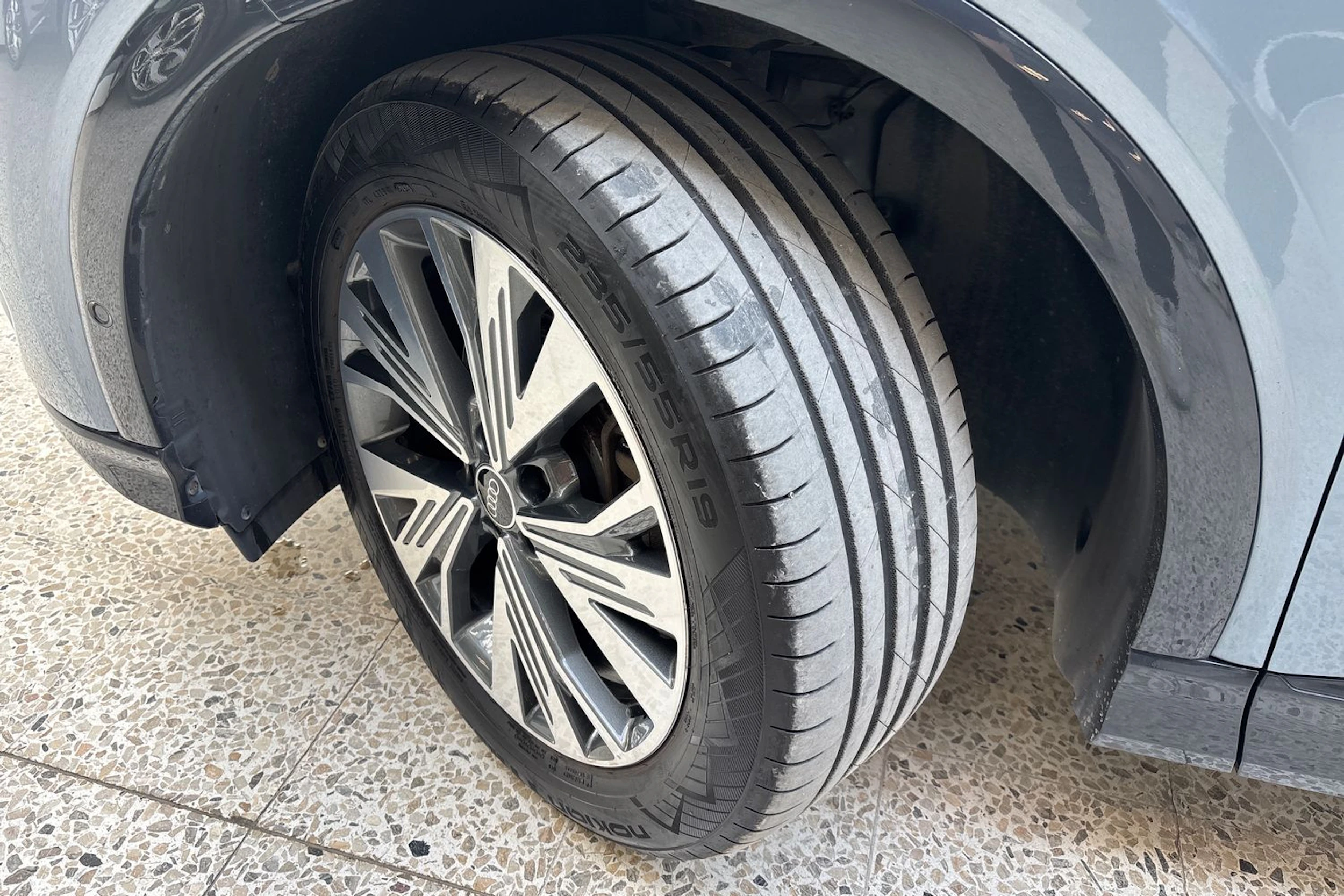 Sininen Audi Q4 e-tron 2023 kuva 10.