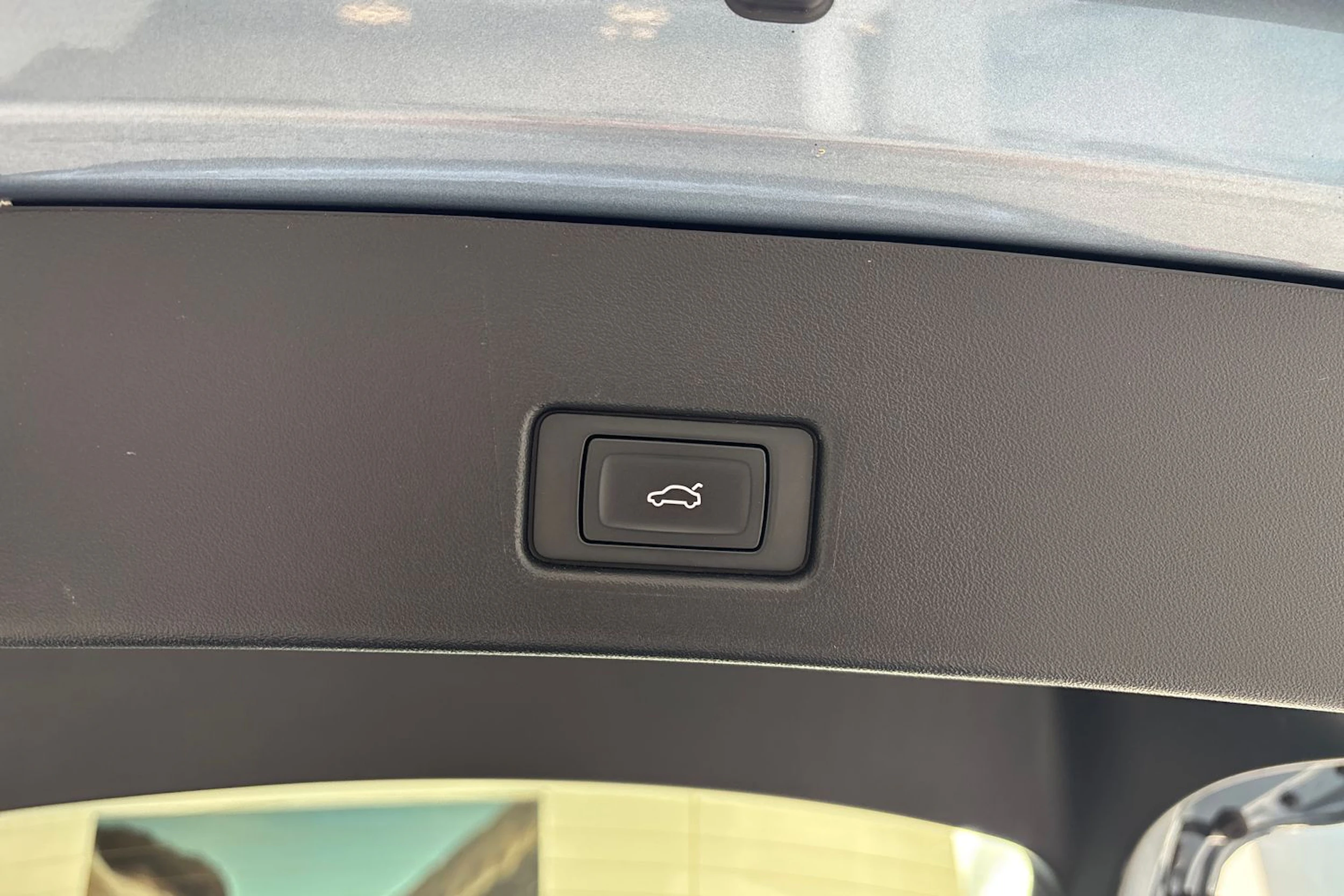 Sininen Audi Q4 e-tron 2023 kuva 12.