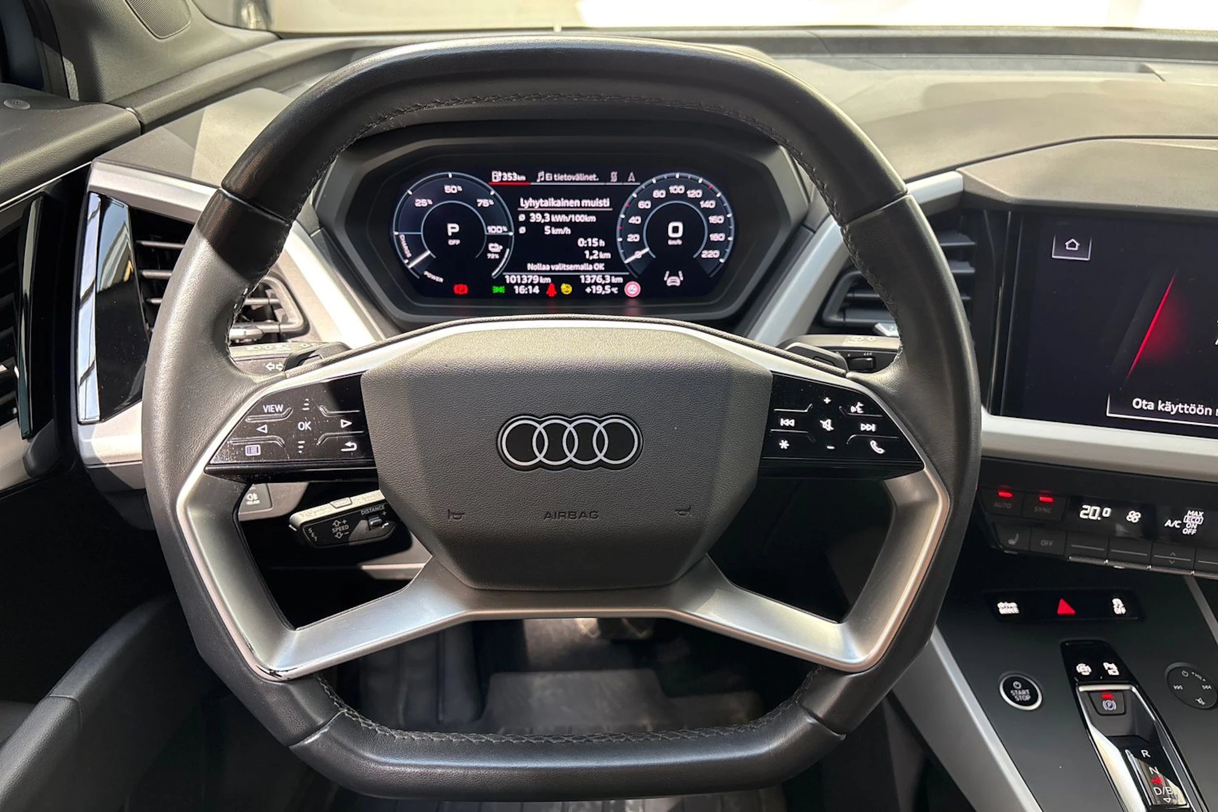 Sininen Audi Q4 e-tron 2023 kuva 16.