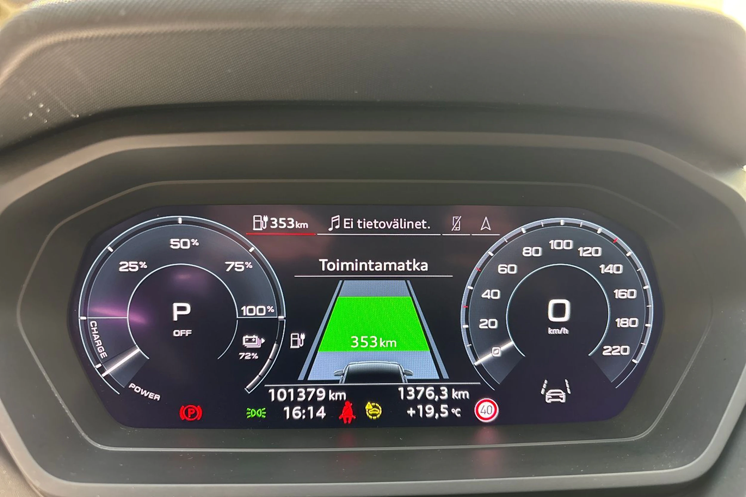 Sininen Audi Q4 e-tron 2023 kuva 17.
